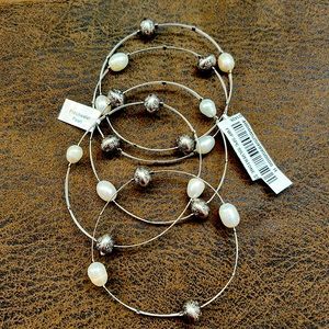 New never worn floating wire fresh water pearl bracelets (5)